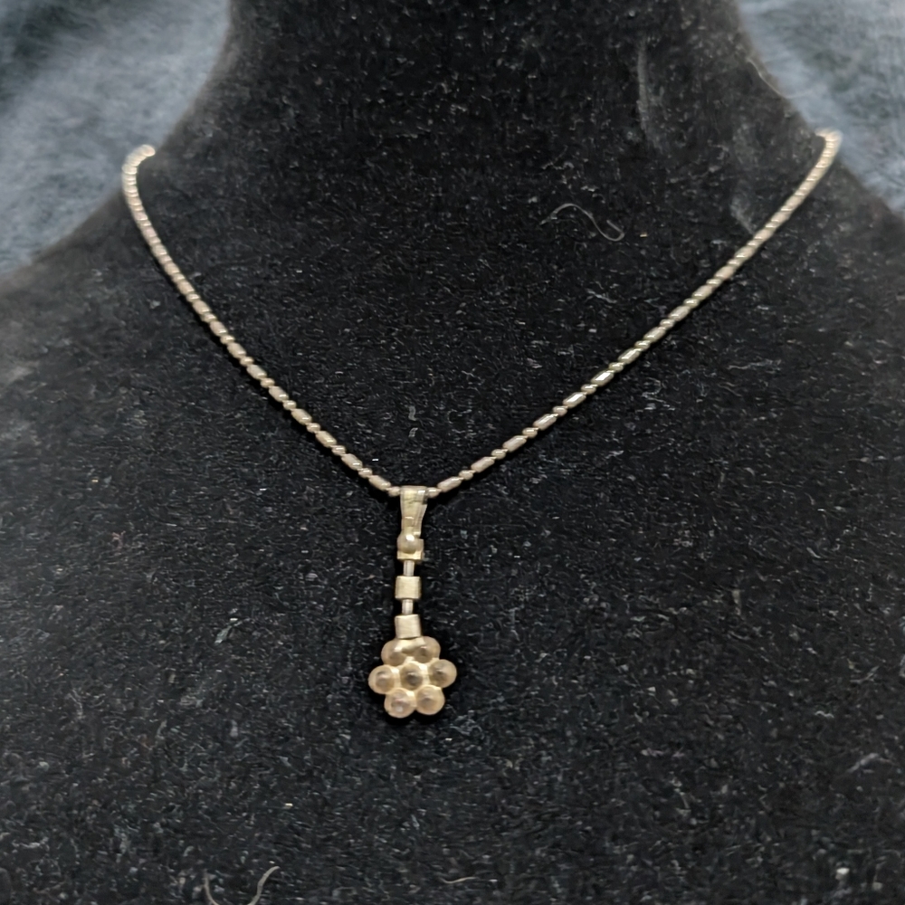 Vintage Gold Tone Crystal Flower Pendant Necklace on Delicate Chain - Picture 4 of 7